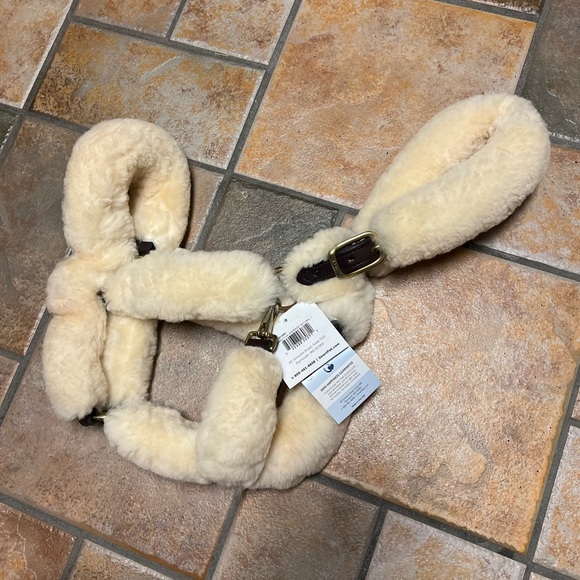 Smartpak Sheepskin Shipping Halter - Picture 3 of 6